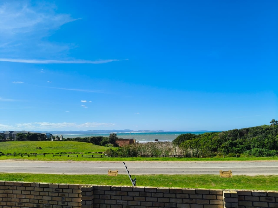 5 Bedroom Property for Sale in Wavecrest Eastern Cape